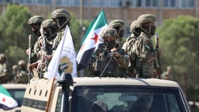 عامٌ على سقوط الأسد... اختبار بناء جيشٍ وطني في سوريا